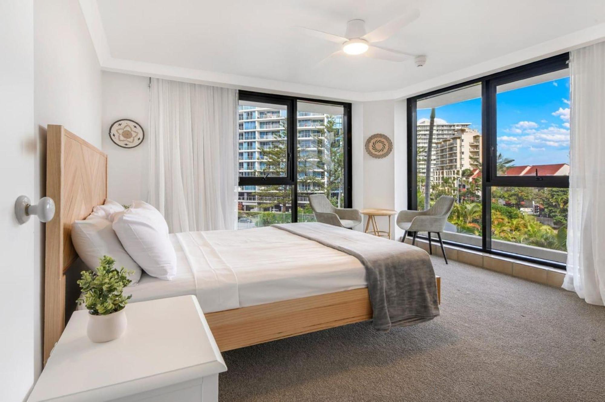 Beautiful 3-bedroom Haven In Surfers Paradise *