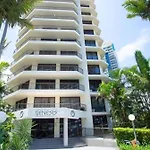 Beautiful 3-Bedroom Haven In Surfers Paradise